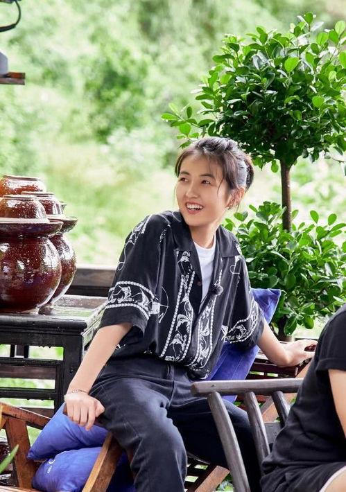 爆料00后娱乐圈绯闻,揭秘青春偶像的甜蜜与争议