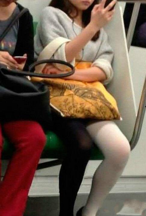 丝袜包裹女孩视频大全,揭秘网络热传的丝袜包裹女孩视频大全