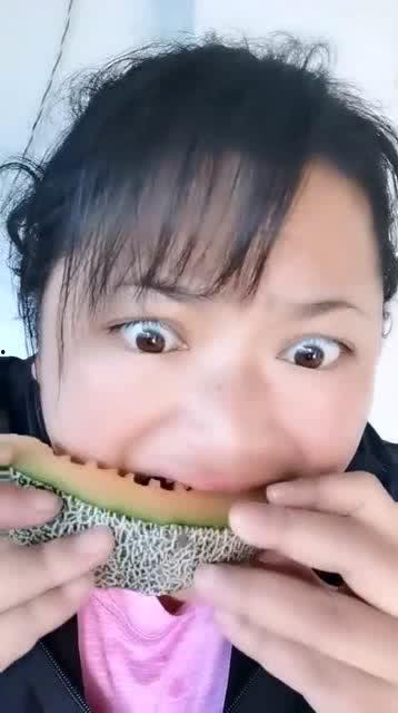 农村女网红吃瓜视频大全,趣味横生，笑料百出