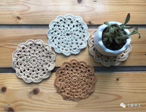 钩编杯垫视频,轻松制作时尚杯垫，跟随视频学技巧